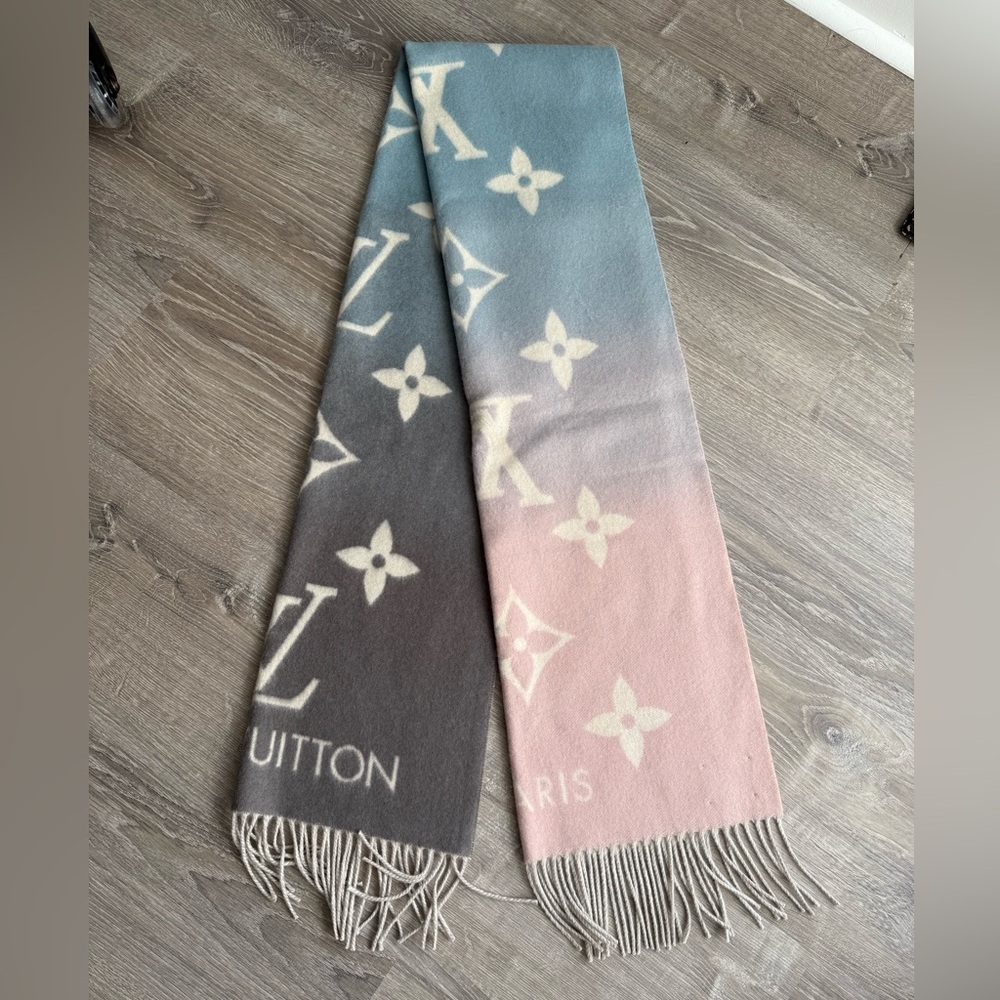 Louis Vuitton Reykjavik Gradient Scarf - Bleu Rose